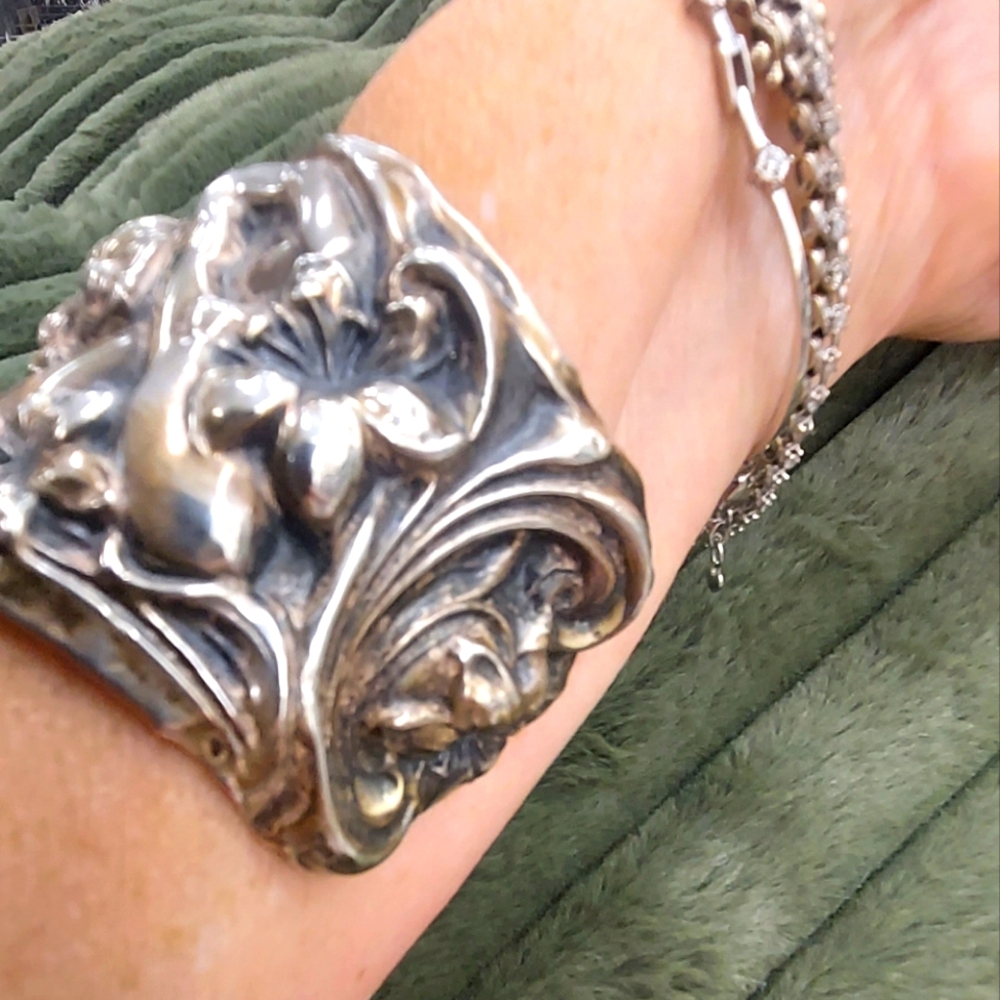 Art Nuovo Silver Cuff Bracelet with Face Motif - Picture 8 of 10